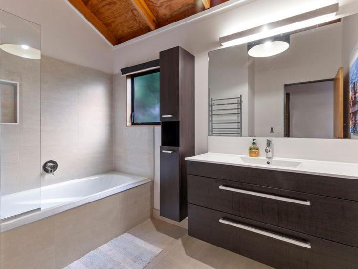 Holiday home Lascelles Escape