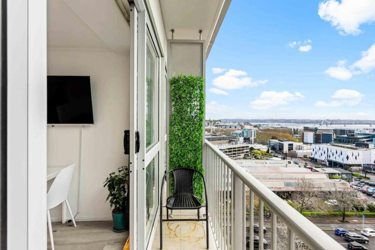 Cozy Two Bedroom With Seaview - Wifi - Gym