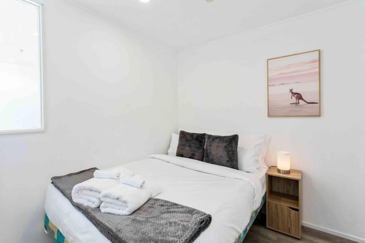 Cozy Two Bedroom With Seaview - Wifi - Gym Apartment *