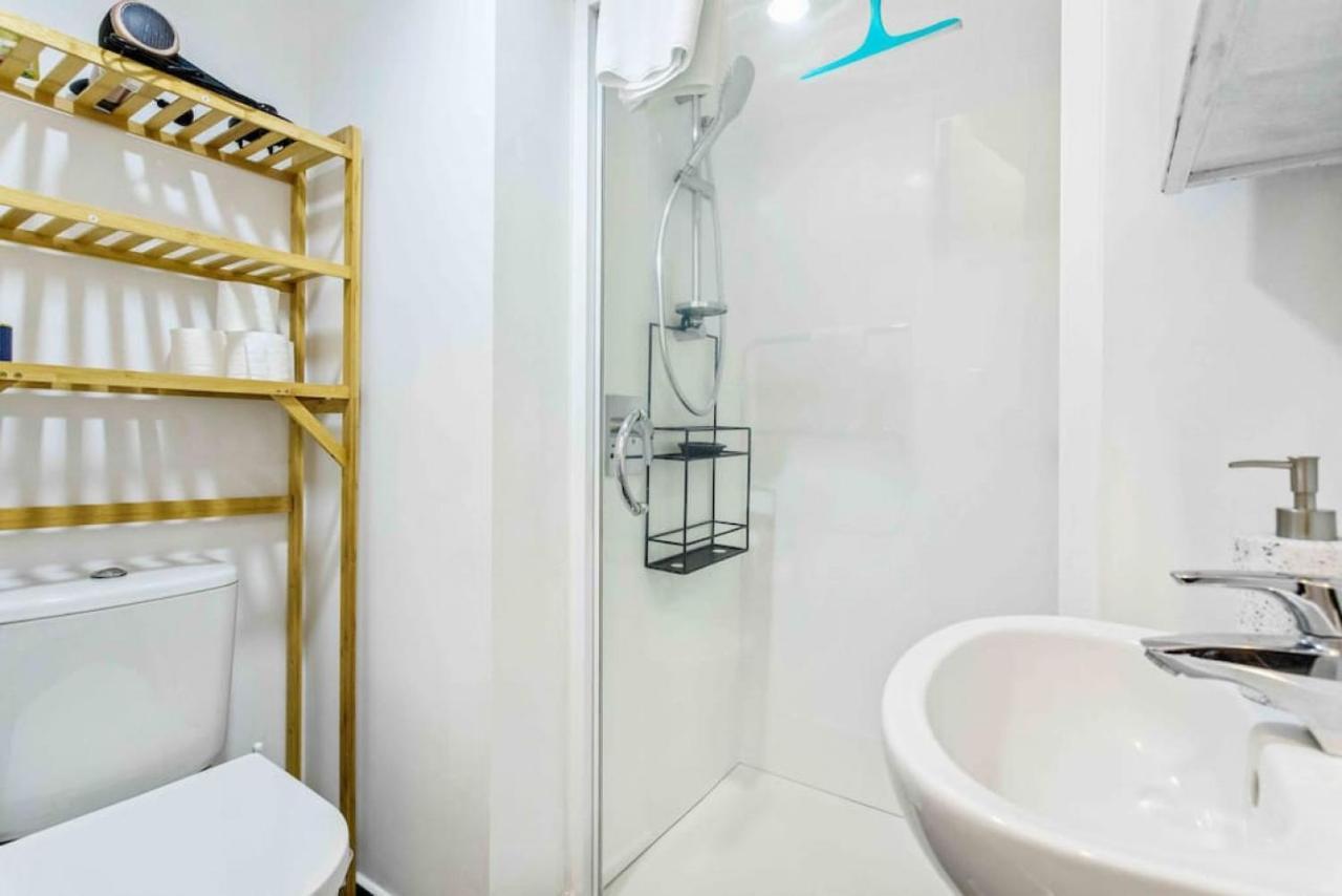 Cozy Two Bedroom With Seaview - Wifi - Gym Apartment Auckland