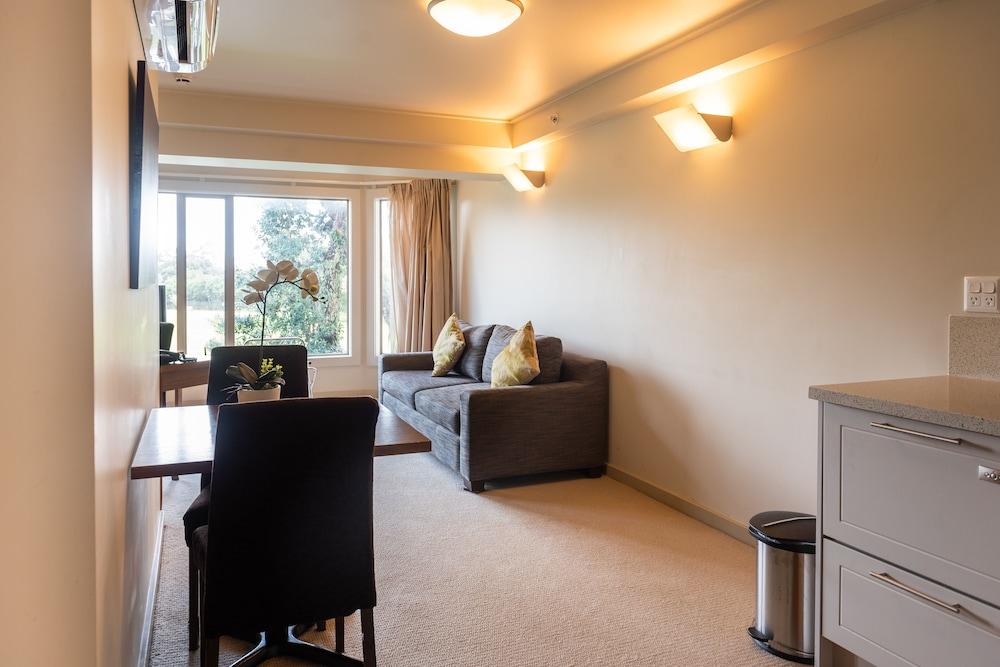 Vr Takapuna Hotel 5*