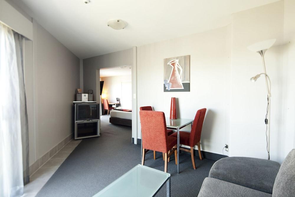 Jetpark Airport Hotel 4*