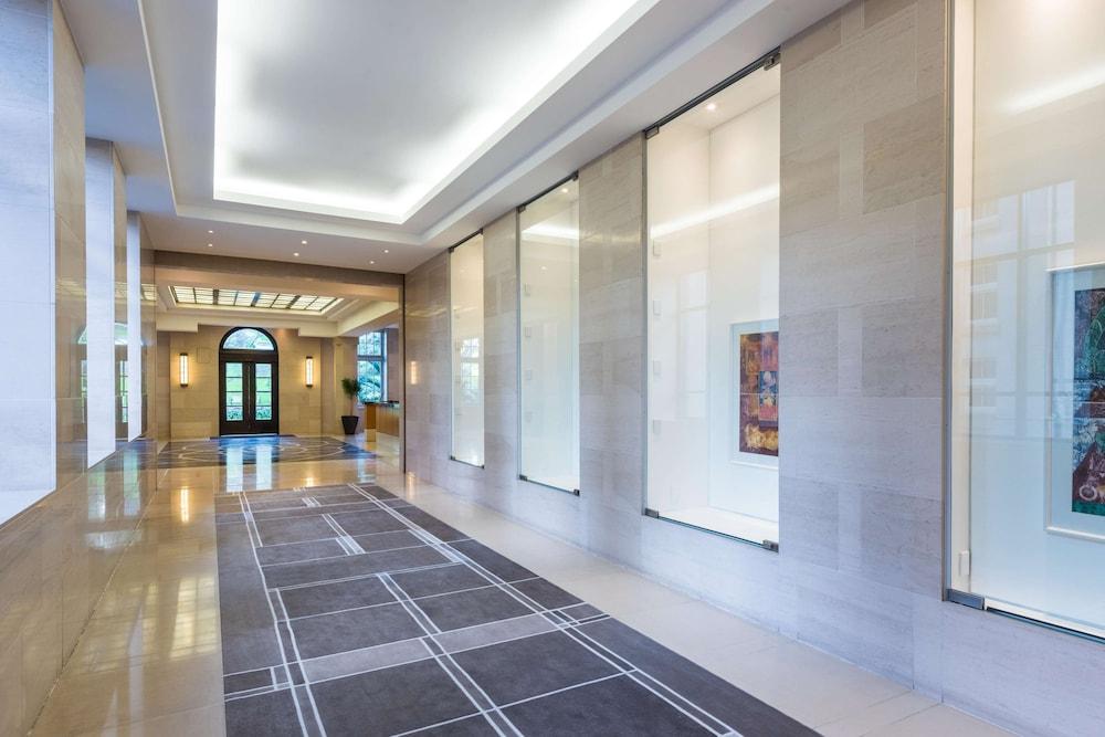 Aparthotel Avani Metropolis Residences 4*