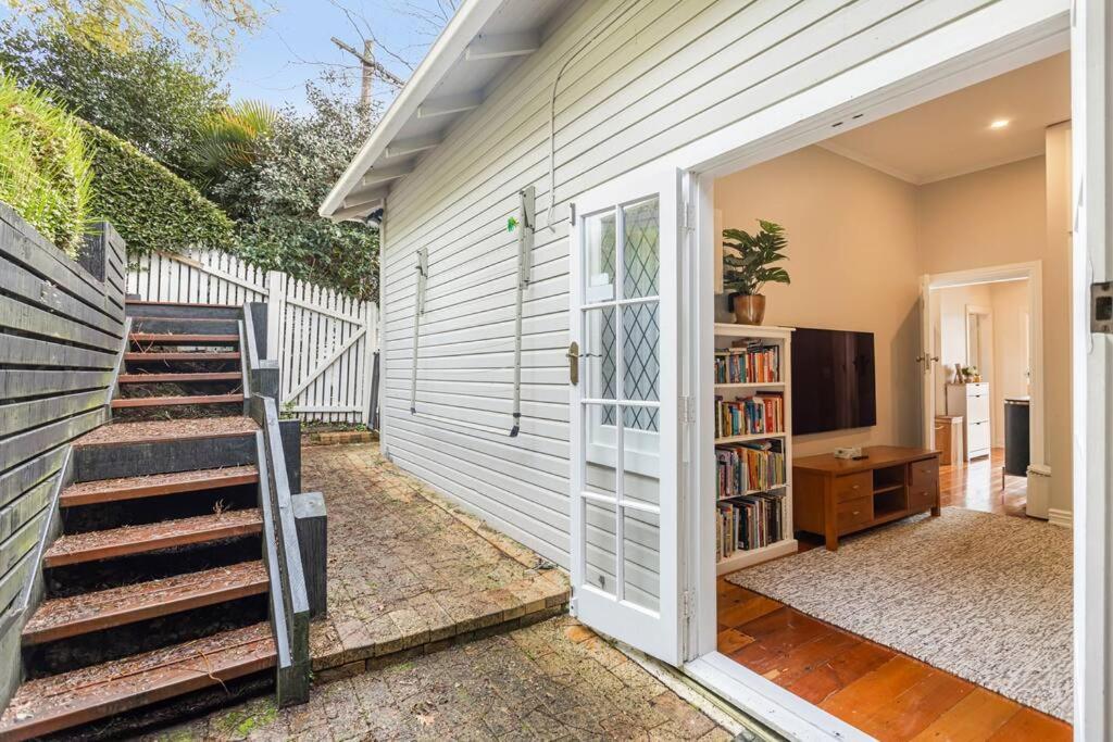 Parnell With Stunning Views Holiday home *