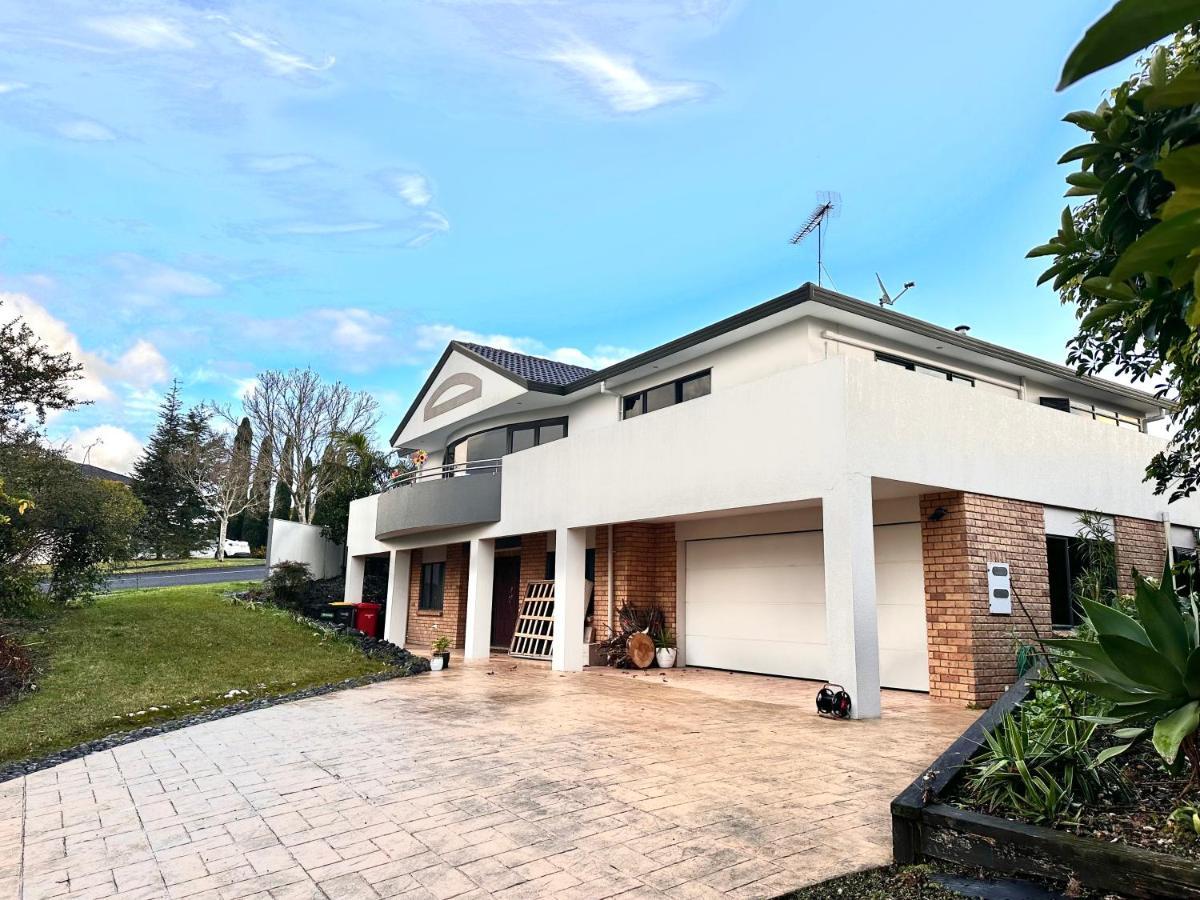 West Harbour White House