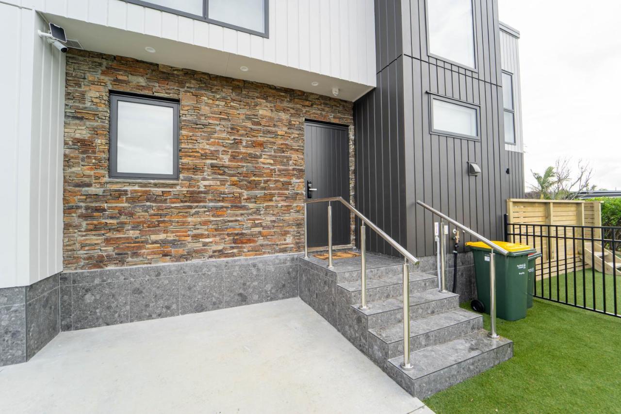 Modern Sunnyhills Town House Holiday home Auckland