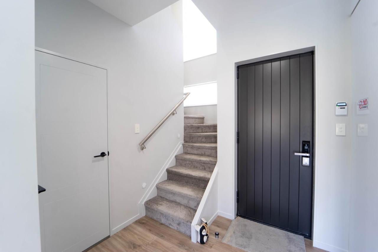 Modern Sunnyhills Town House Auckland