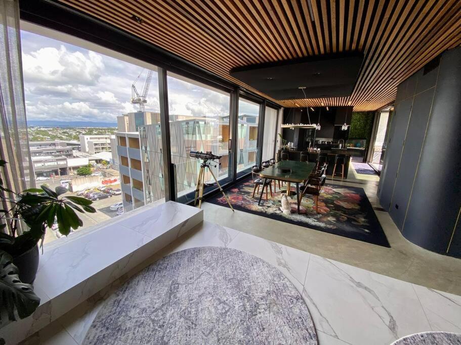 Entertainers Penthouse With 5 Bedrooms Pool & *