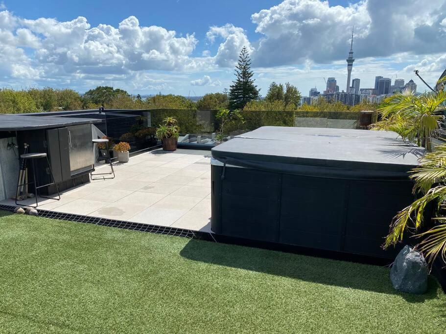 Entertainers Penthouse With 5 Bedrooms Pool & Auckland