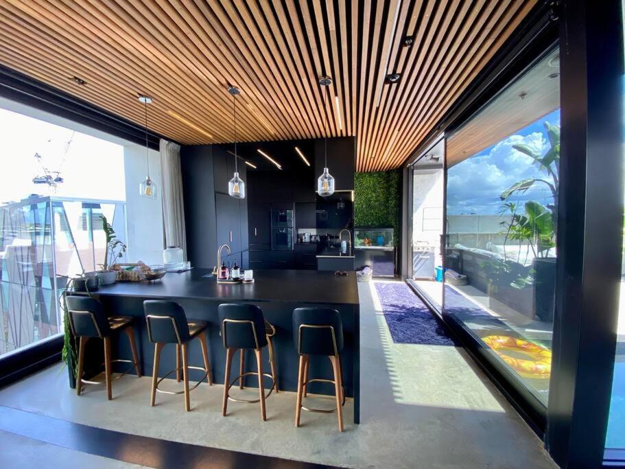Apartment Entertainers Penthouse With 5 Bedrooms Pool & Auckland