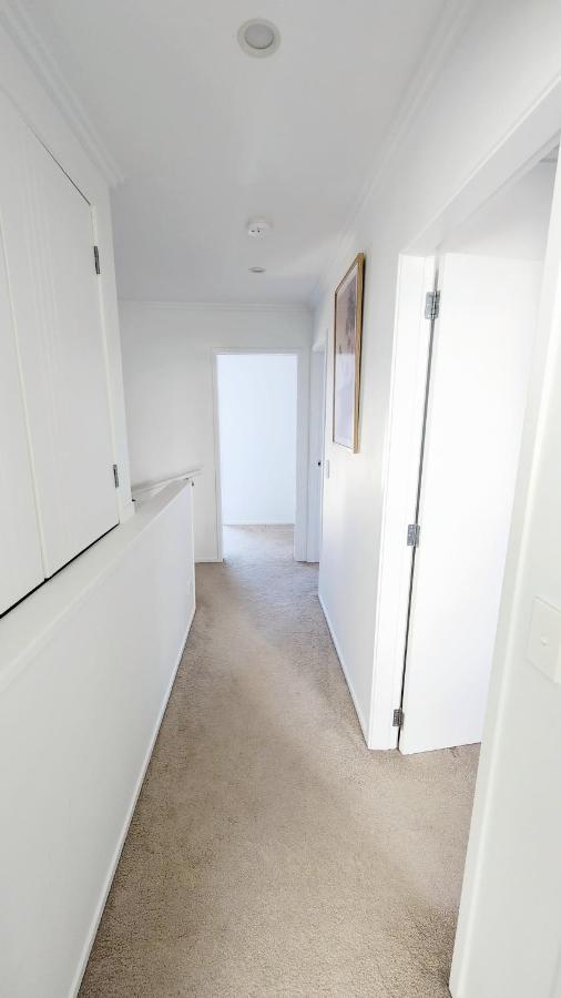 Plush 3 Bedroom Property In Hobsonville Apartment Auckland