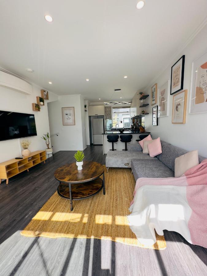 Plush 3 Bedroom Property In Hobsonville Apartment Auckland