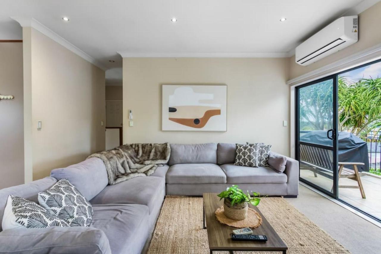 Modern 2br Abode - Near Eastern Beaches Apartment Auckland