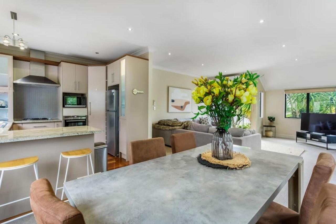 Modern 2br Abode - Near Eastern Beaches Auckland