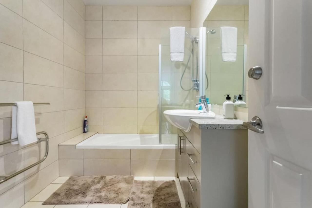 Modern 2br Abode - Near Eastern Beaches Apartment Auckland