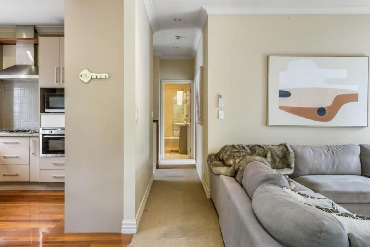 Modern 2br Abode - Near Eastern Beaches Auckland