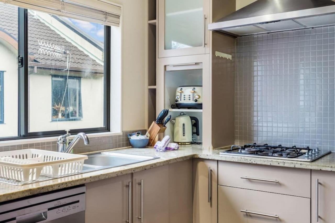 Modern 2br Abode - Near Eastern Beaches