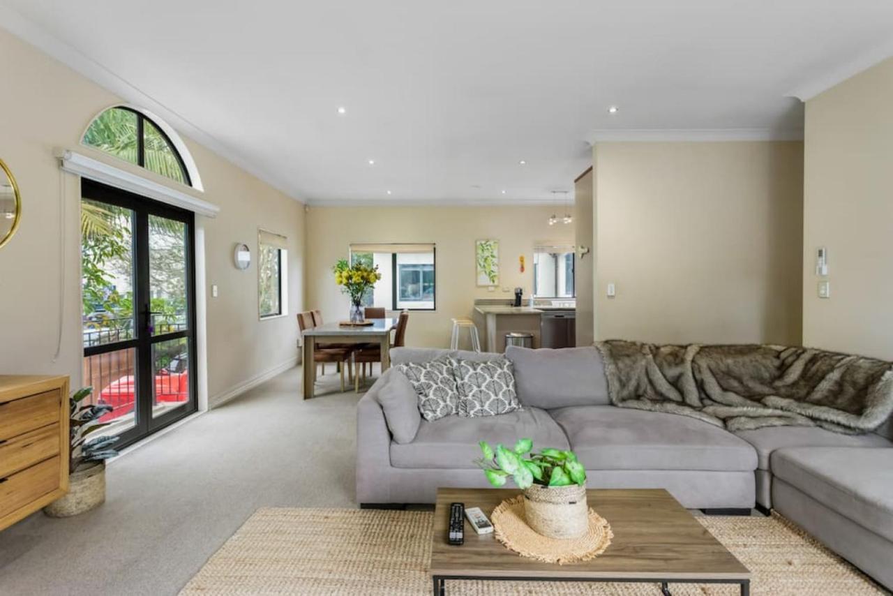 Modern 2br Abode - Near Eastern Beaches Auckland