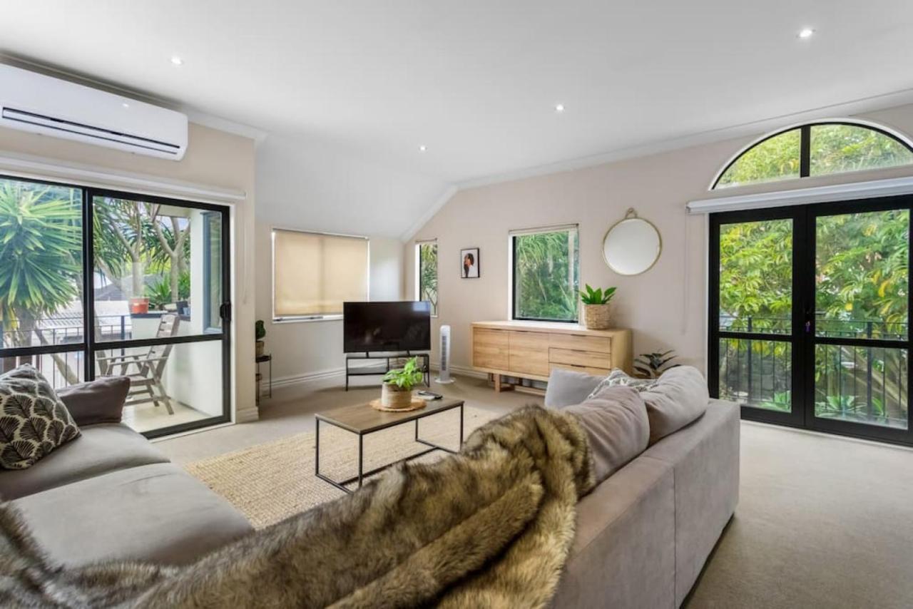 Modern 2br Abode - Near Eastern Beaches