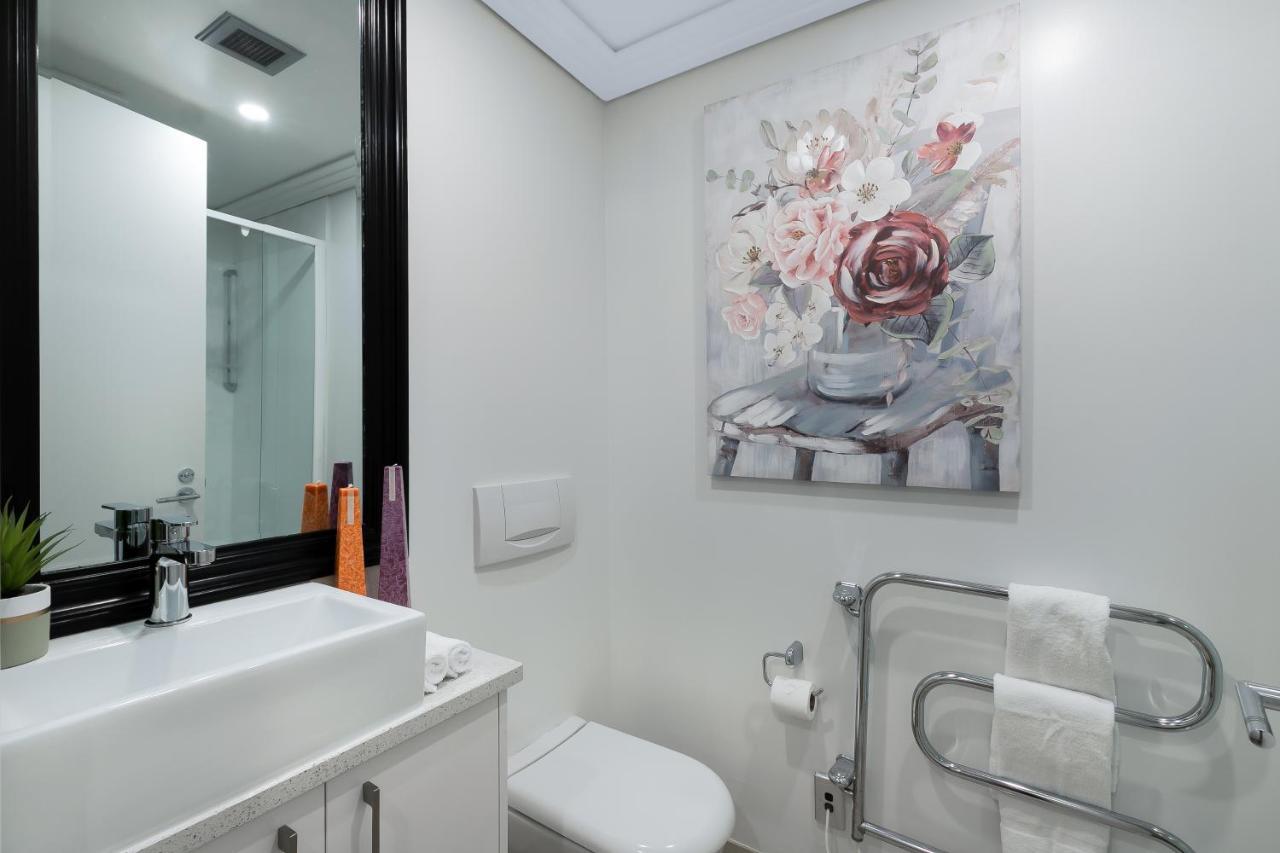 Your Next Viaduct Getaway! Apartamento
