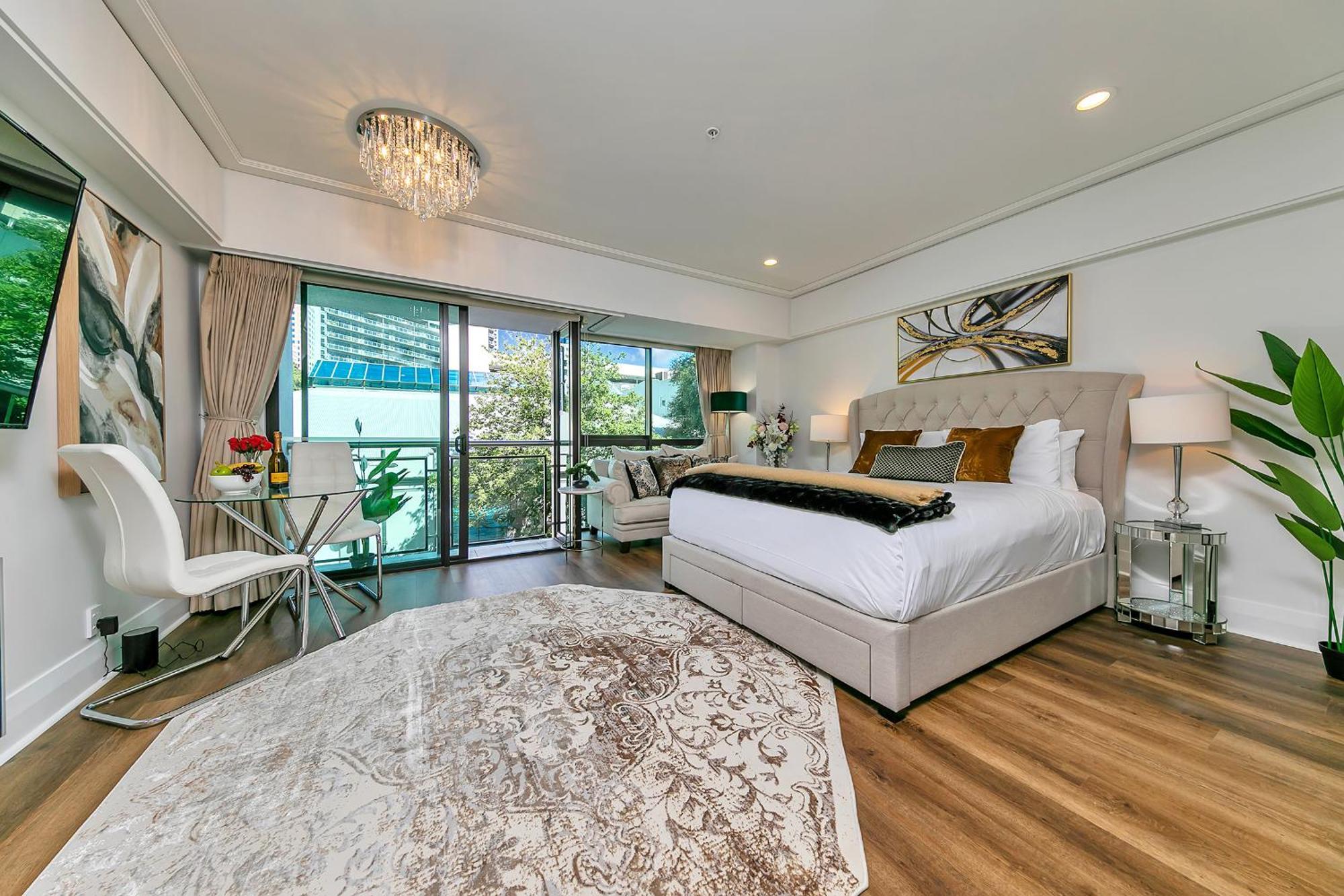 Viaduct's Hidden Gem Apartment *
