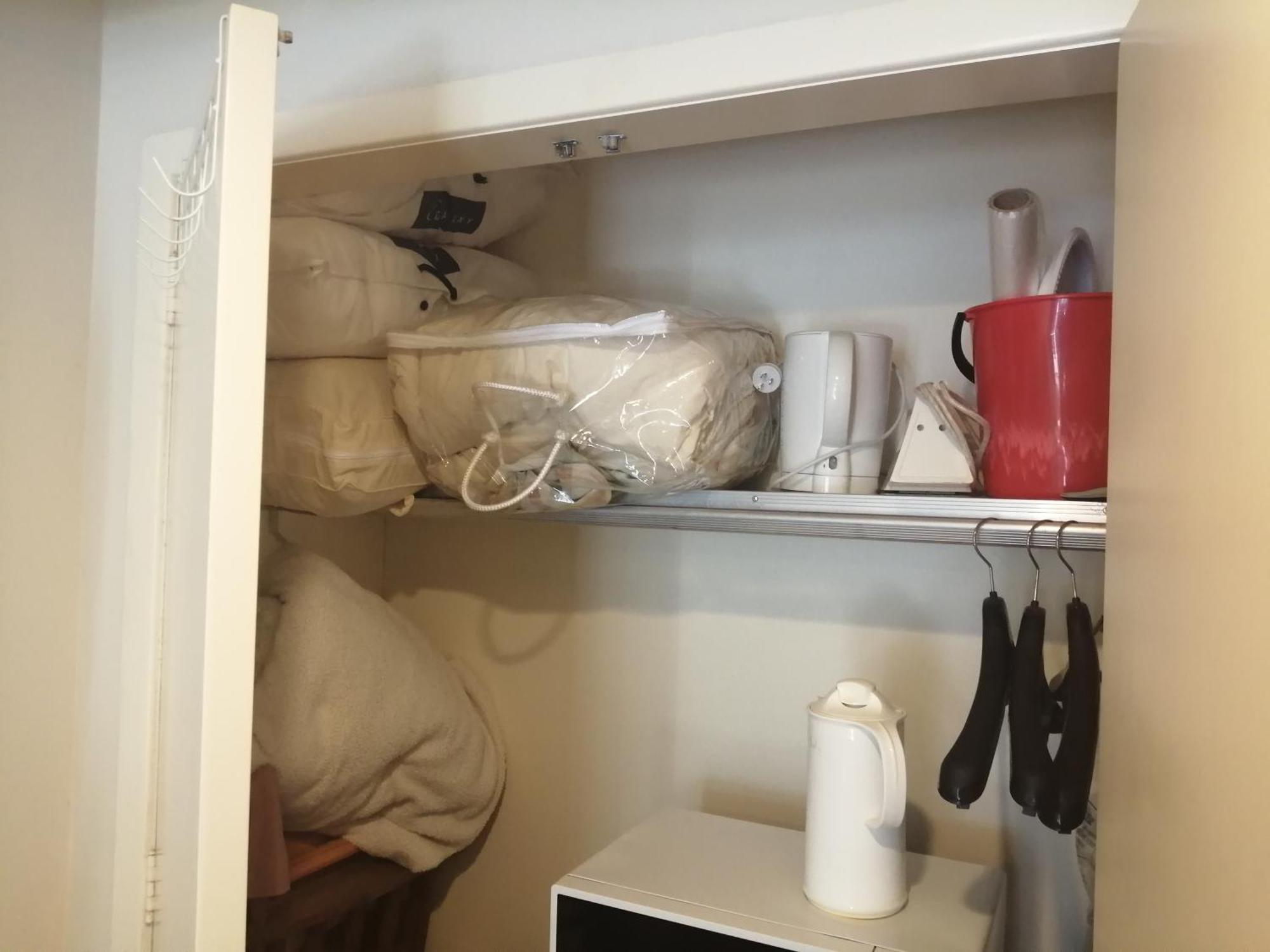 Guest house 1 Queen Bed And 1 Sofa Bed, B, 25 Glenfell Place, Epsom,