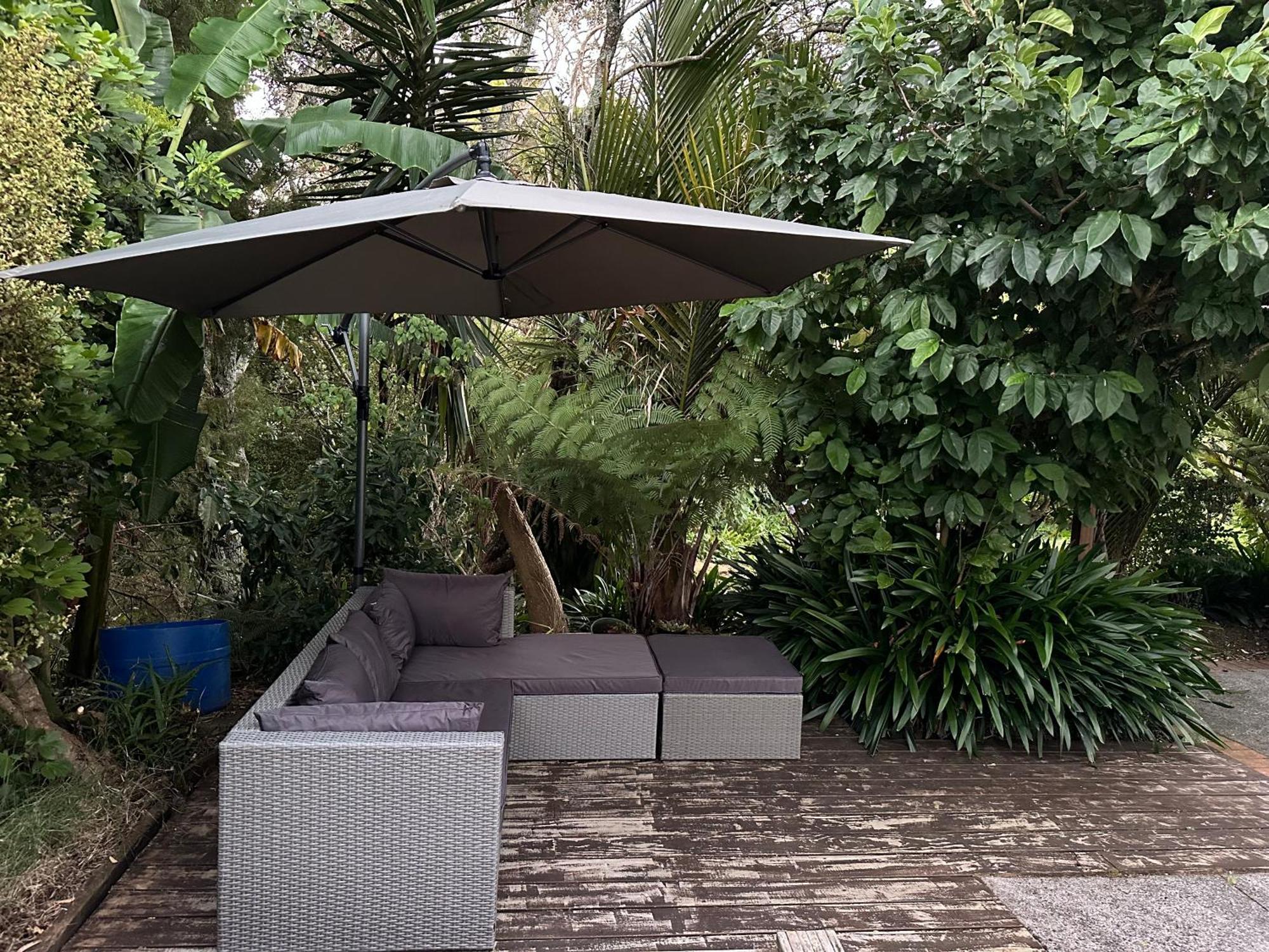 New Lynn Self- Contained Unit Near Golf Course