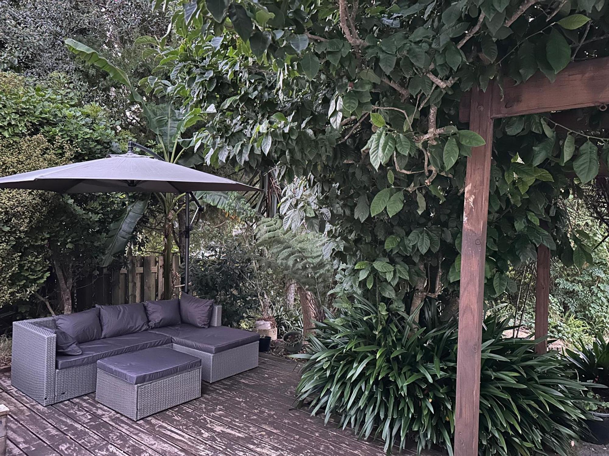 New Lynn Self- Contained Unit Near Golf Course Apartment *