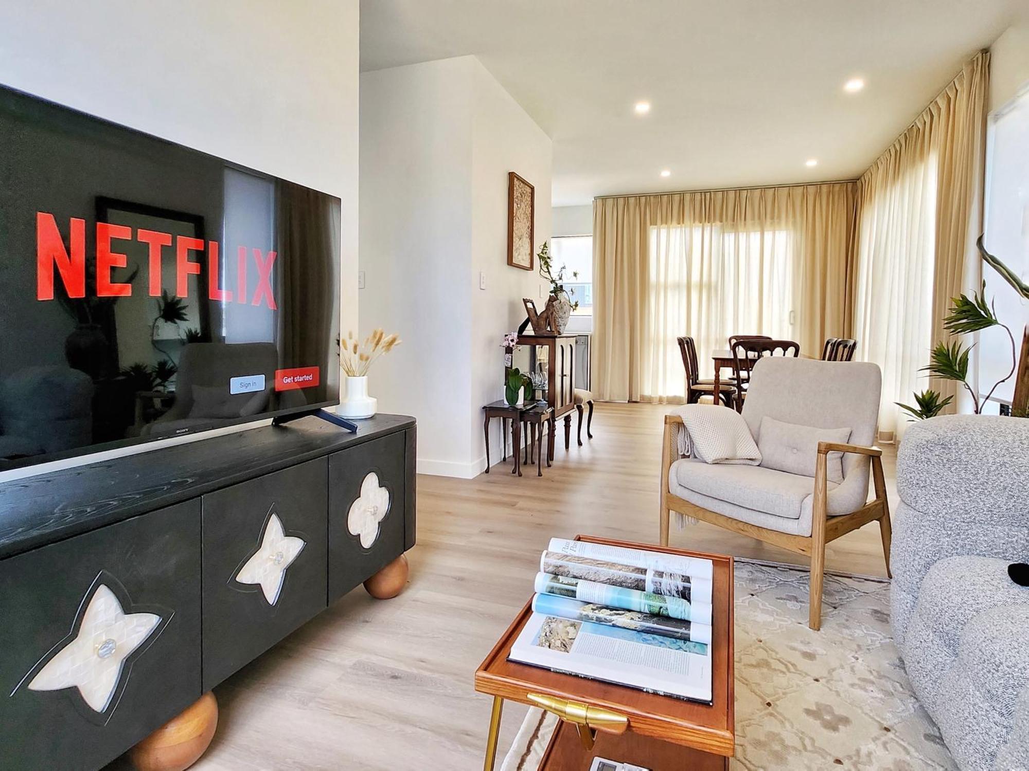 Modern French Retro Townhouse In Sandringham, Close To City, Heat Pumps, Netfilx Holiday home *
