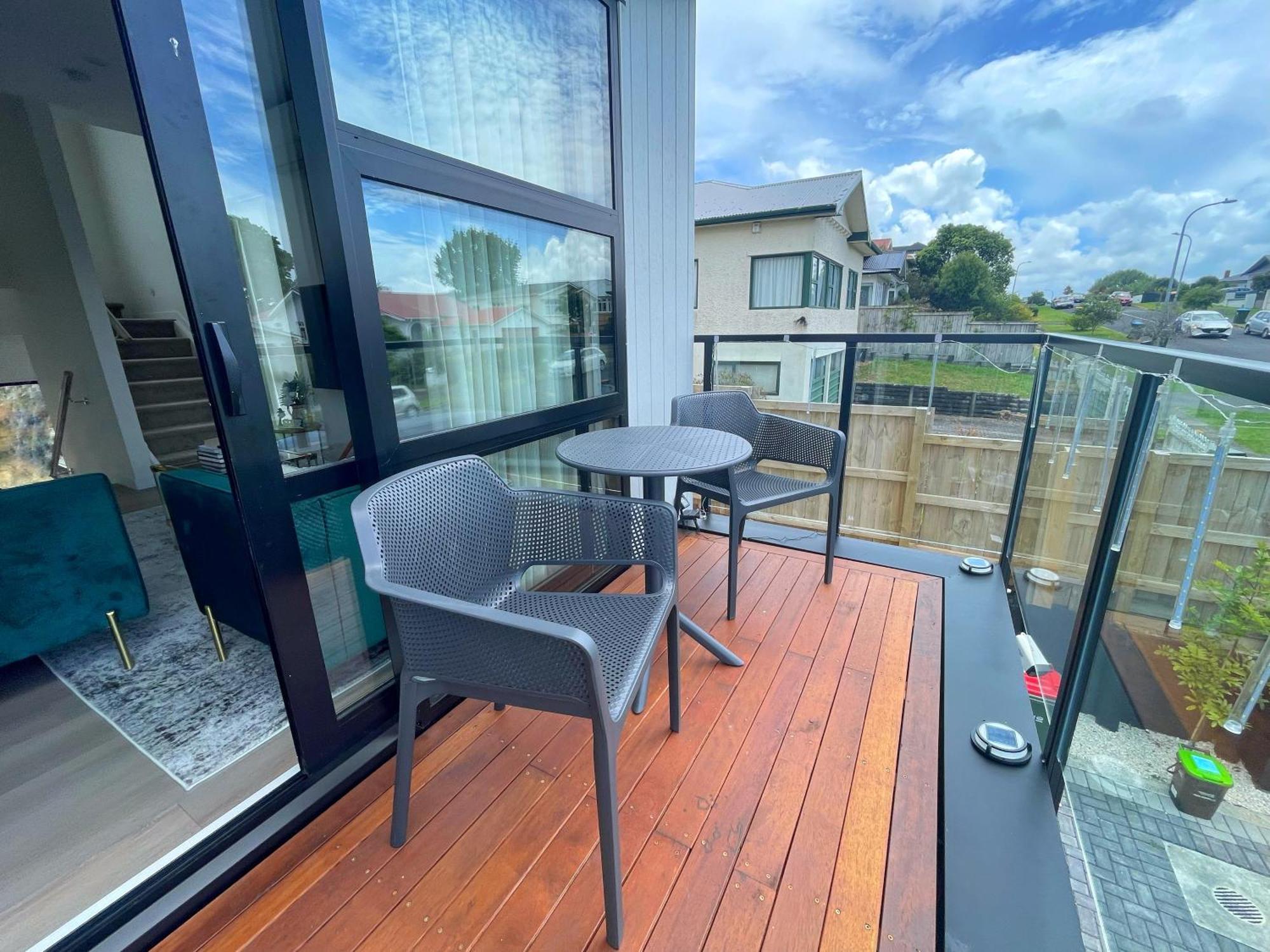 Your Modern In Sandringham, Close To City, Heat Pumps, Netflix, Parking *