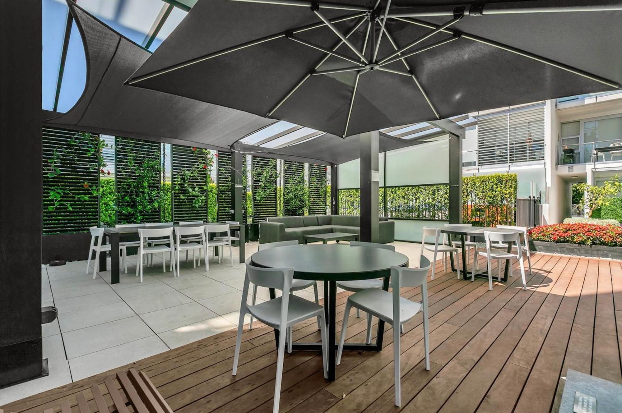 Luxury 2 Bed2bath Penthouse Free Secure Carpark Apartment