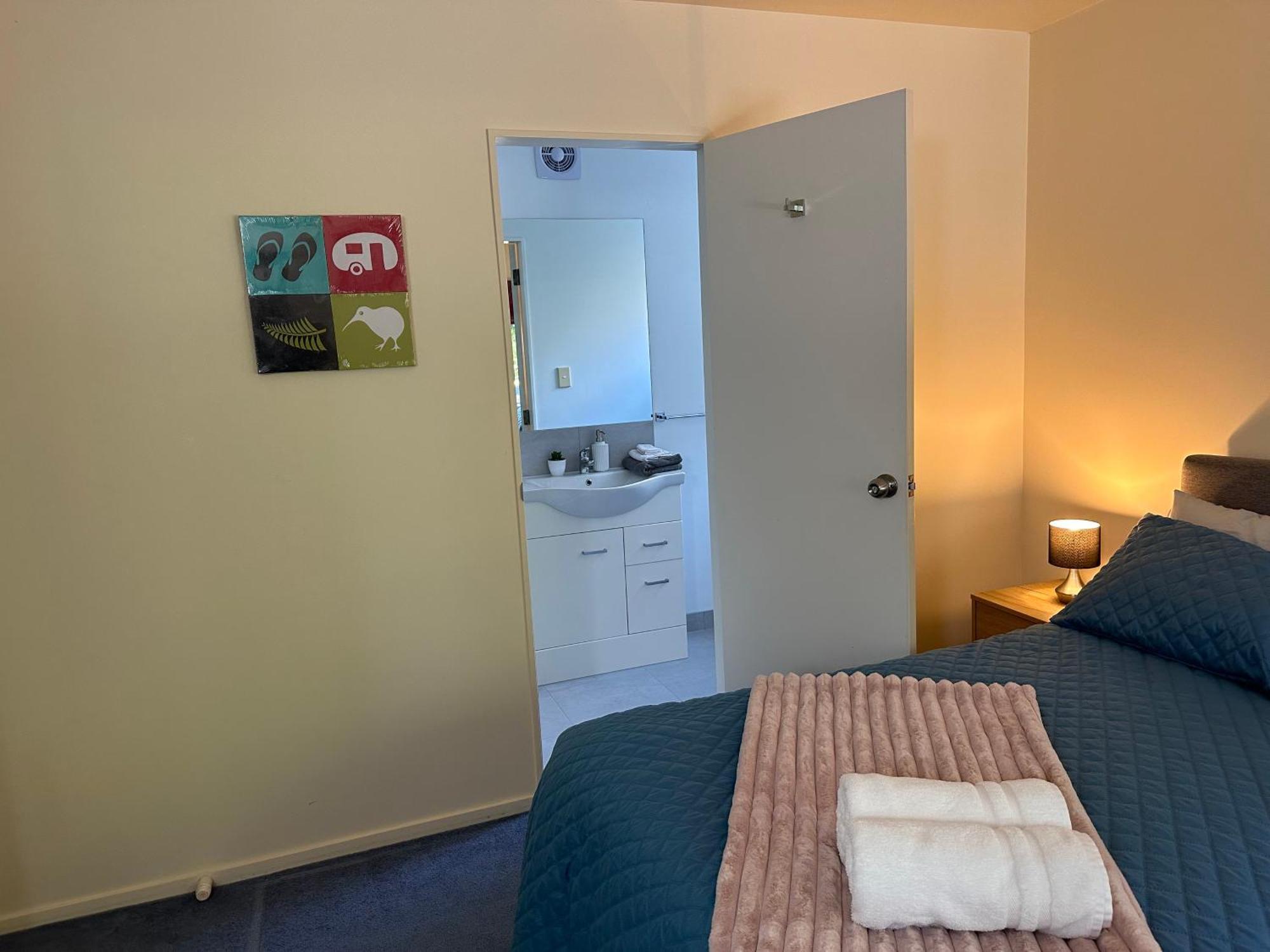 New Lynn Self- Contained Unit Near Golf Course * Auckland