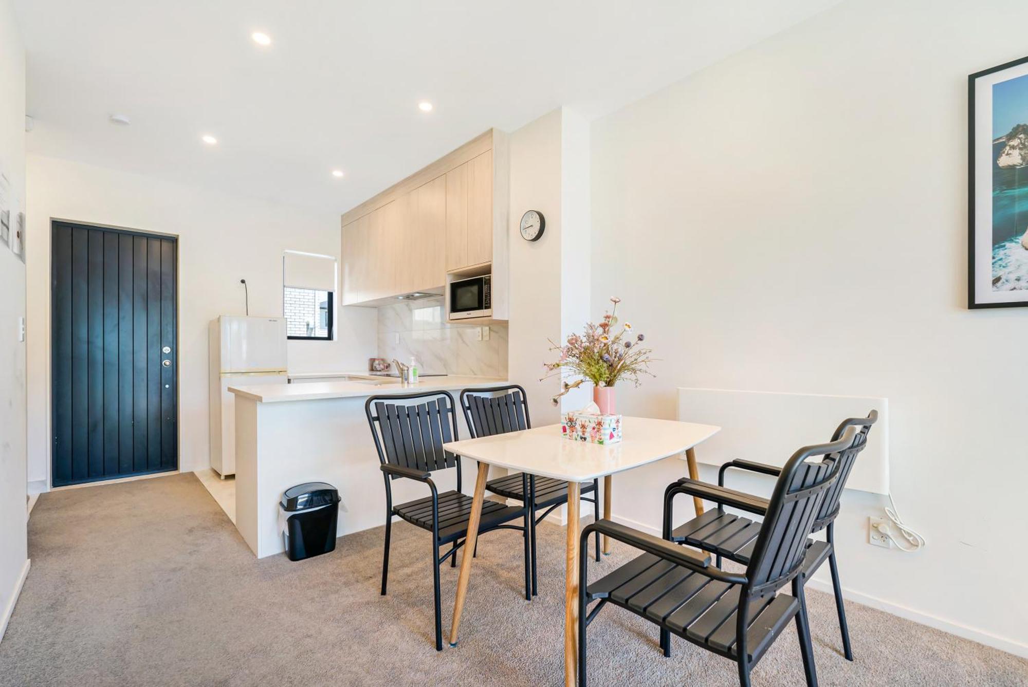 Cozy Brand New Townhouse 8 Villa