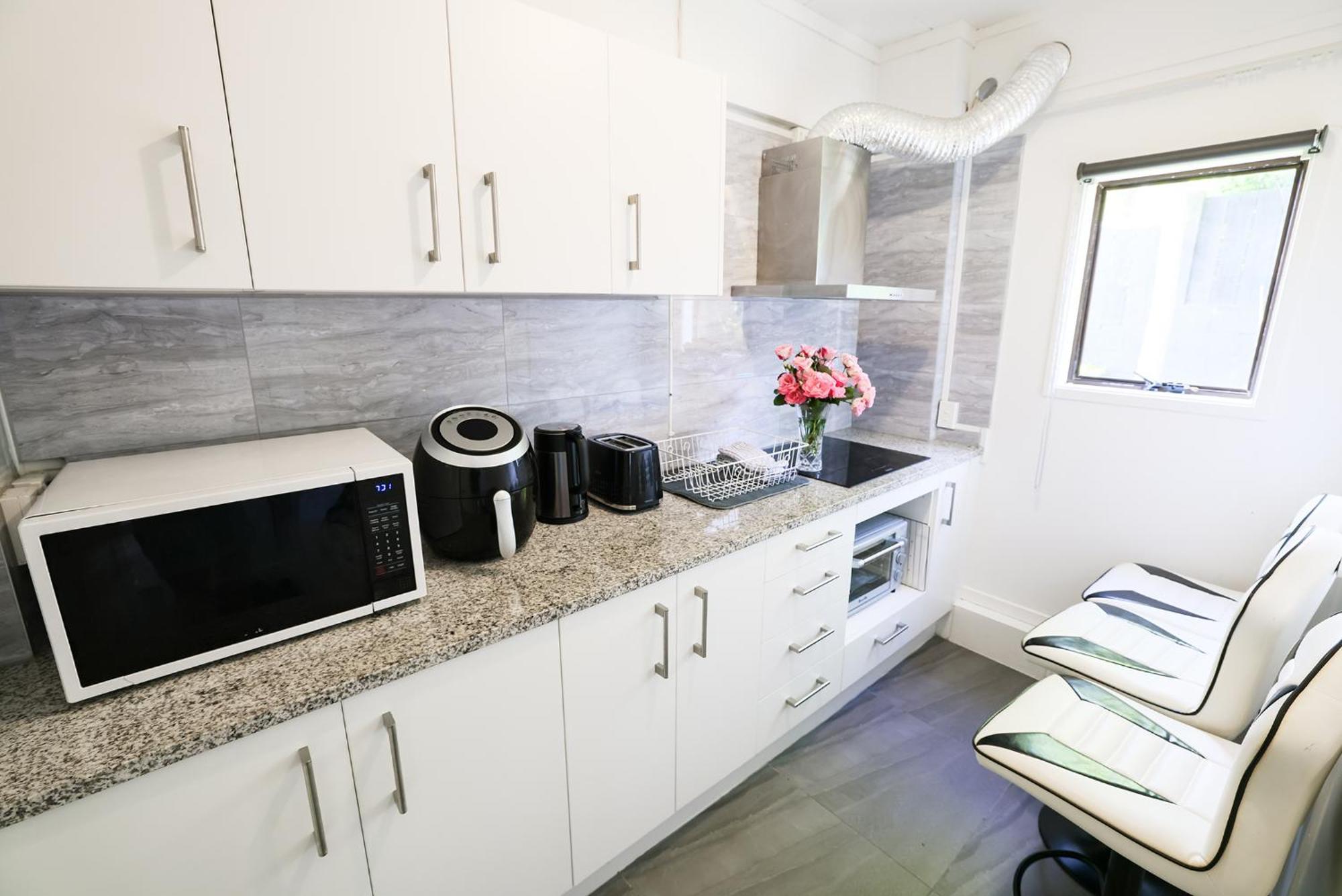 Swimming Pool Homestay Auckland