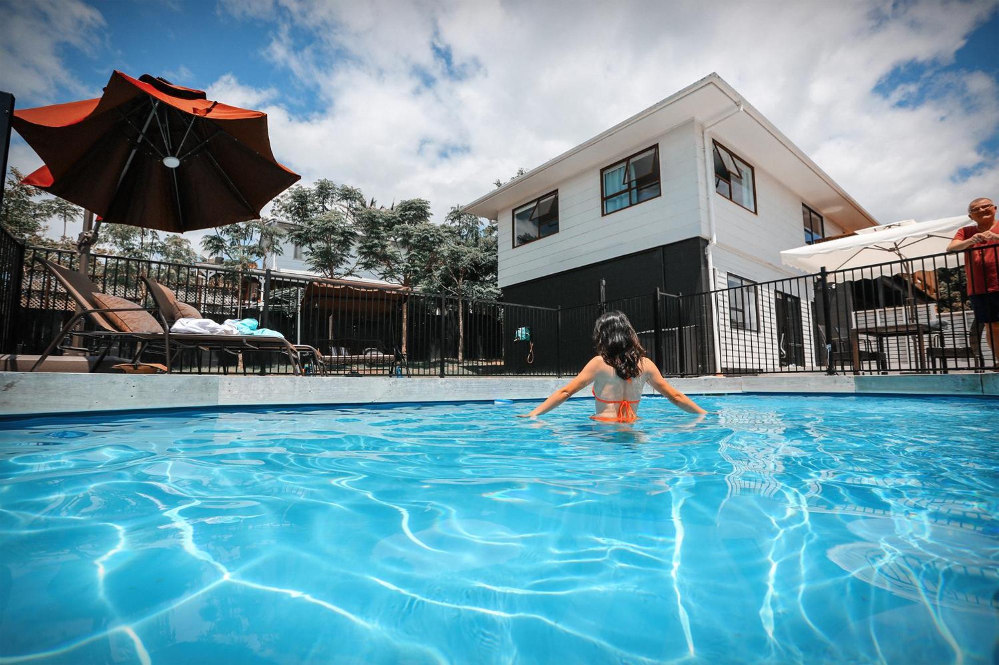 Homestay Swimming Pool Auckland