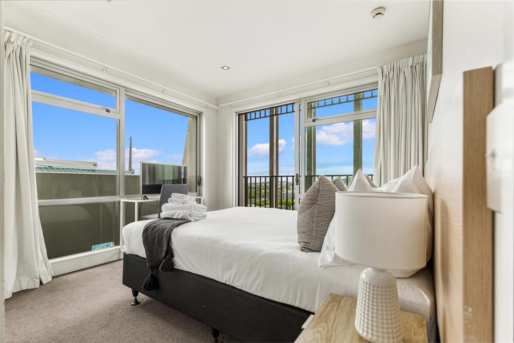 Apartment Luxury 2br In Cbd Pool, Gym, Prime Spot *