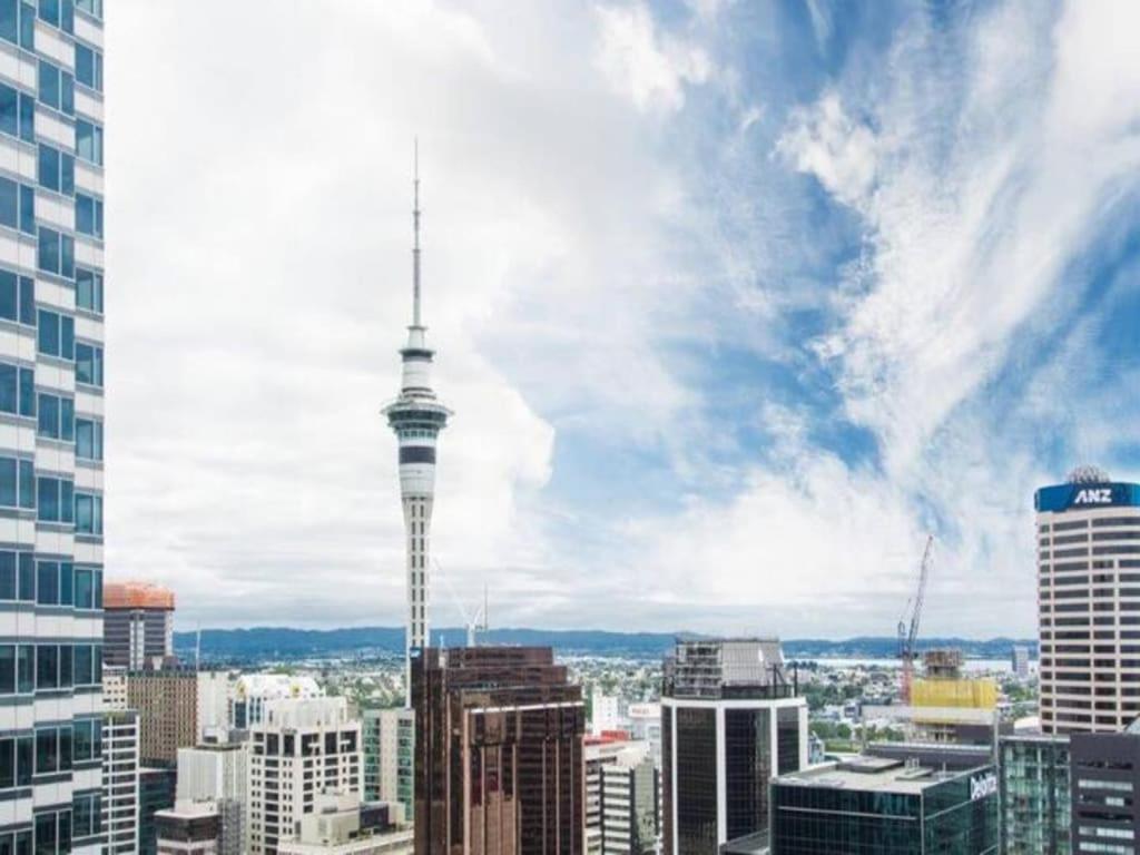 Luxury 2br In Cbd Pool, Gym, Prime Spot