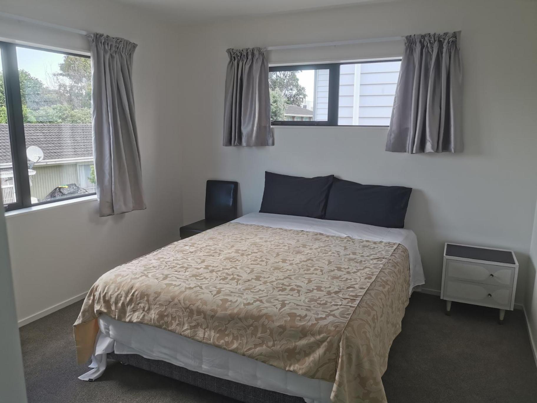 Lovely House In Central Papatoetoe * Auckland