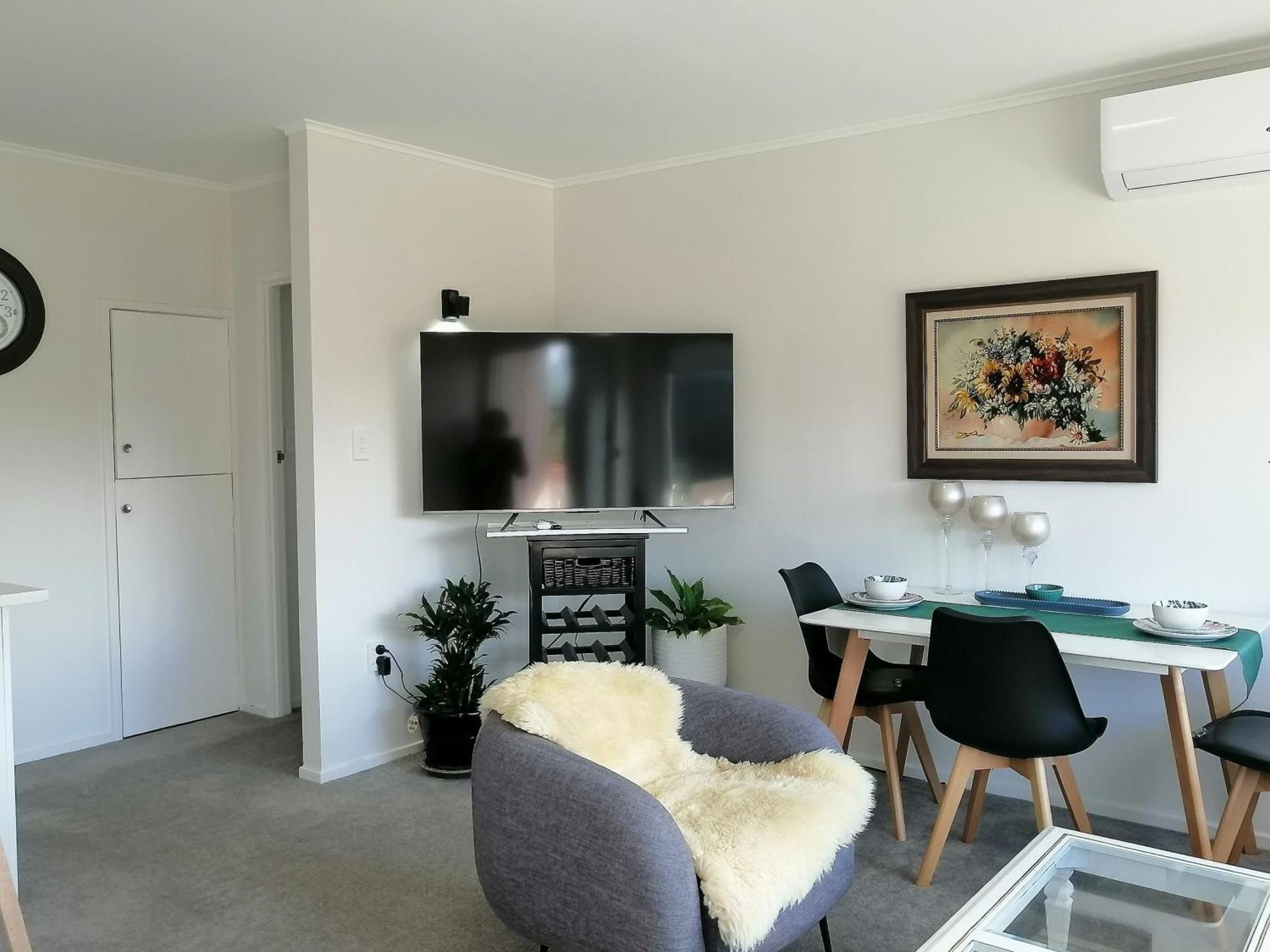 Centre Takapuna 2 Beds & Garage & Netflix