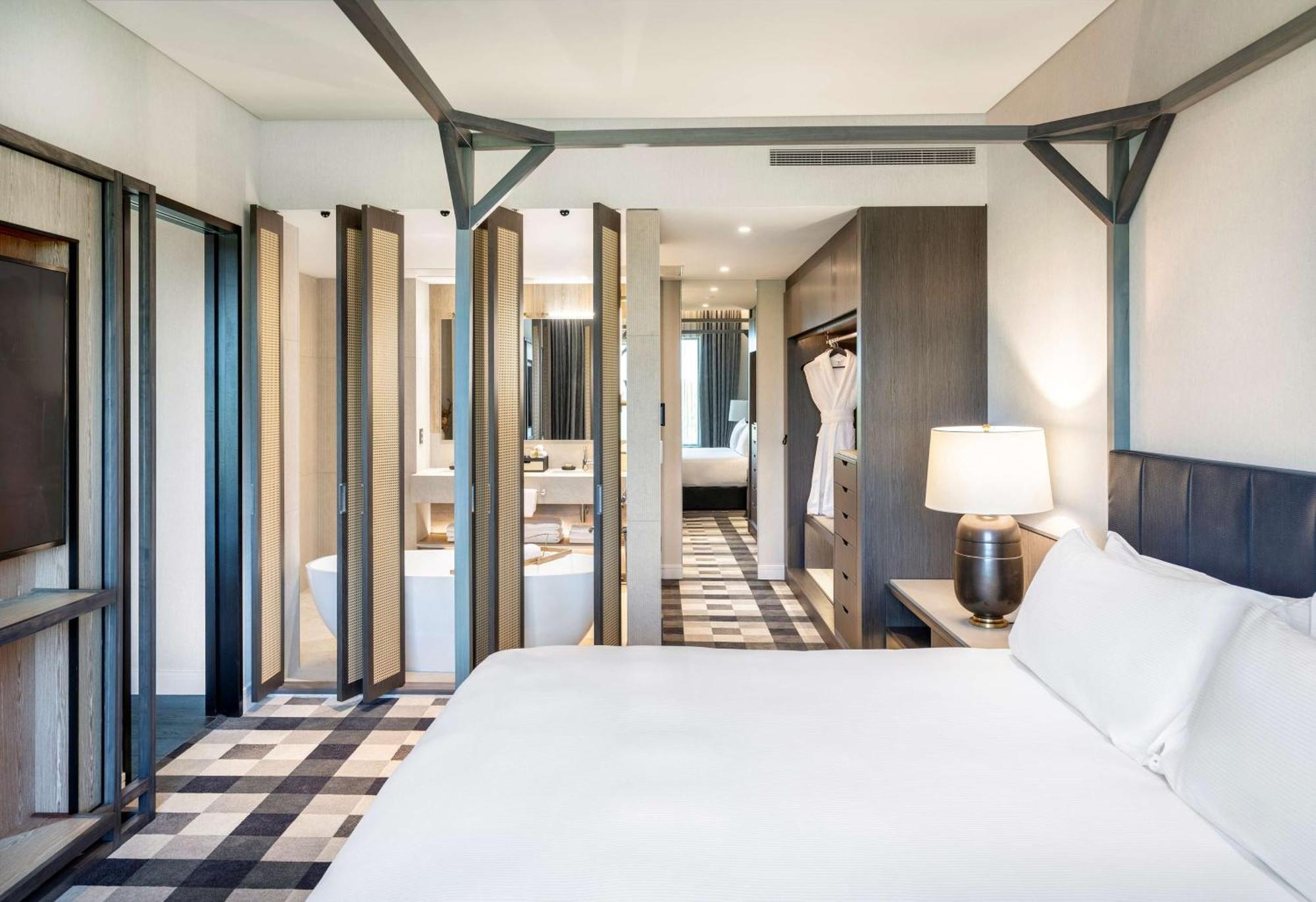 Doubletree By Hilton Karaka Hotel