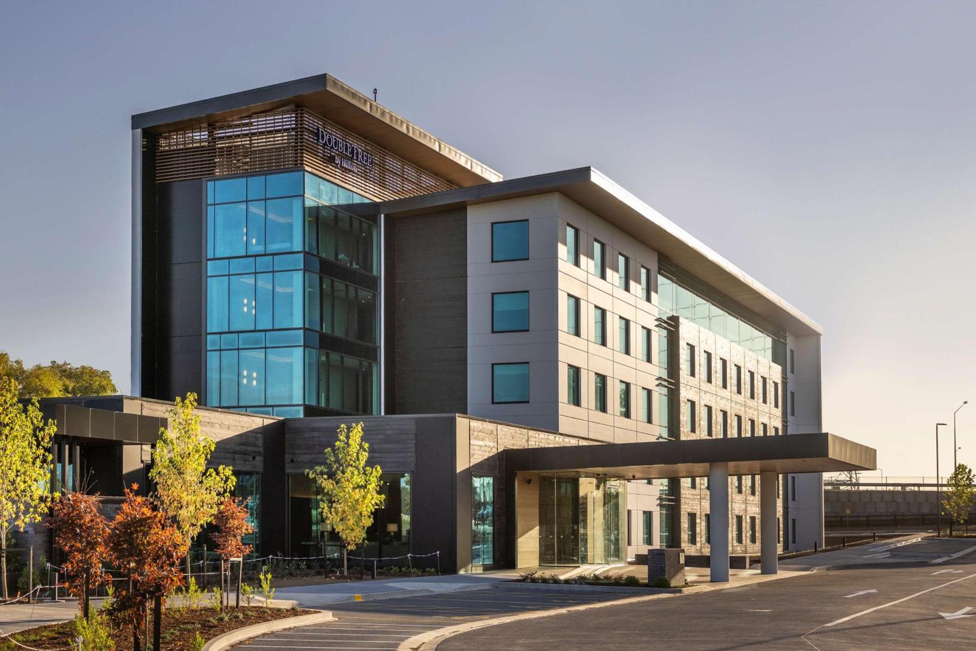 Doubletree By Hilton Karaka 4*