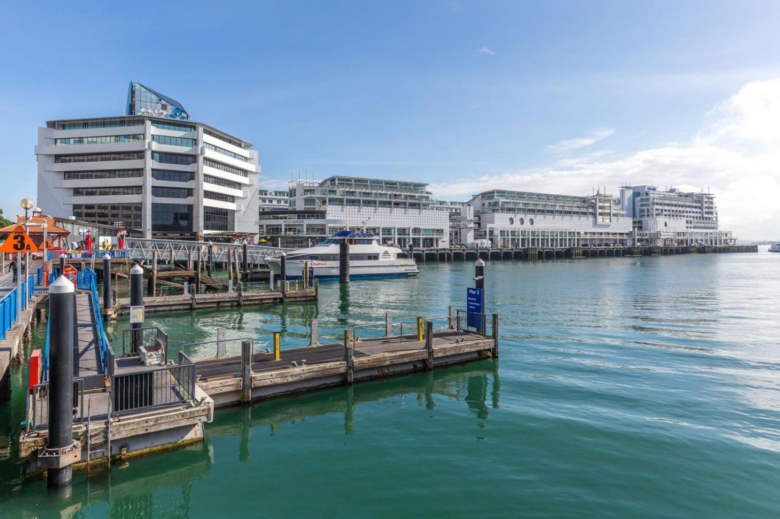 Waterfront Seaview - Same Building Block As Hilton *