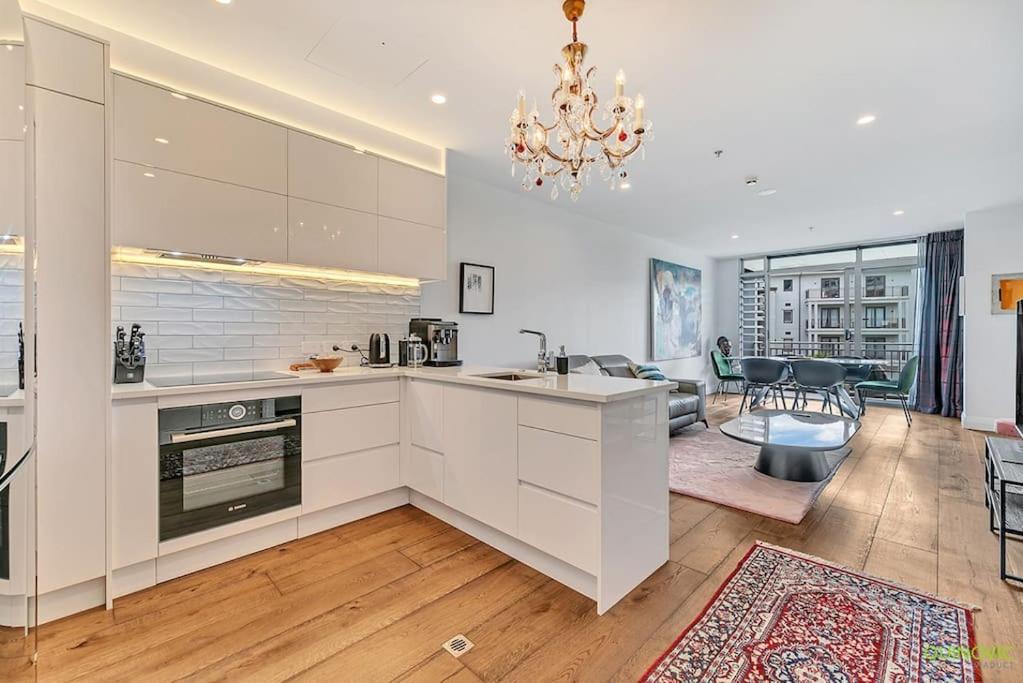 Qv Viaduct Luxury W. Parking Apartment