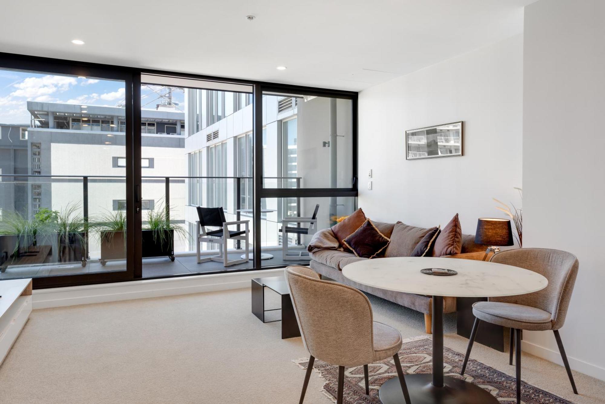 The Cityscape With Wi-fi And Balcony Auckland