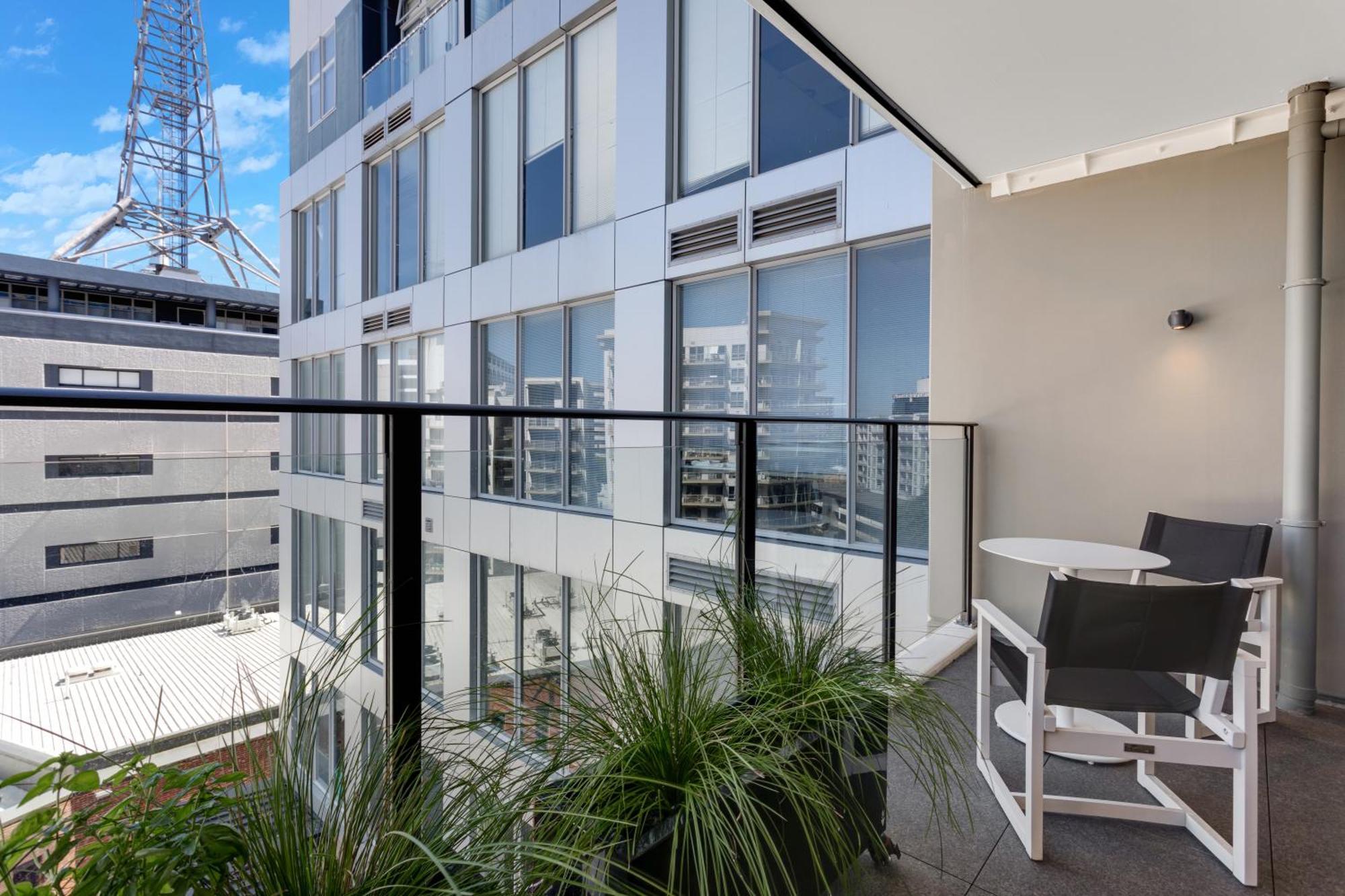 The Cityscape With Wi-fi And Balcony * Auckland