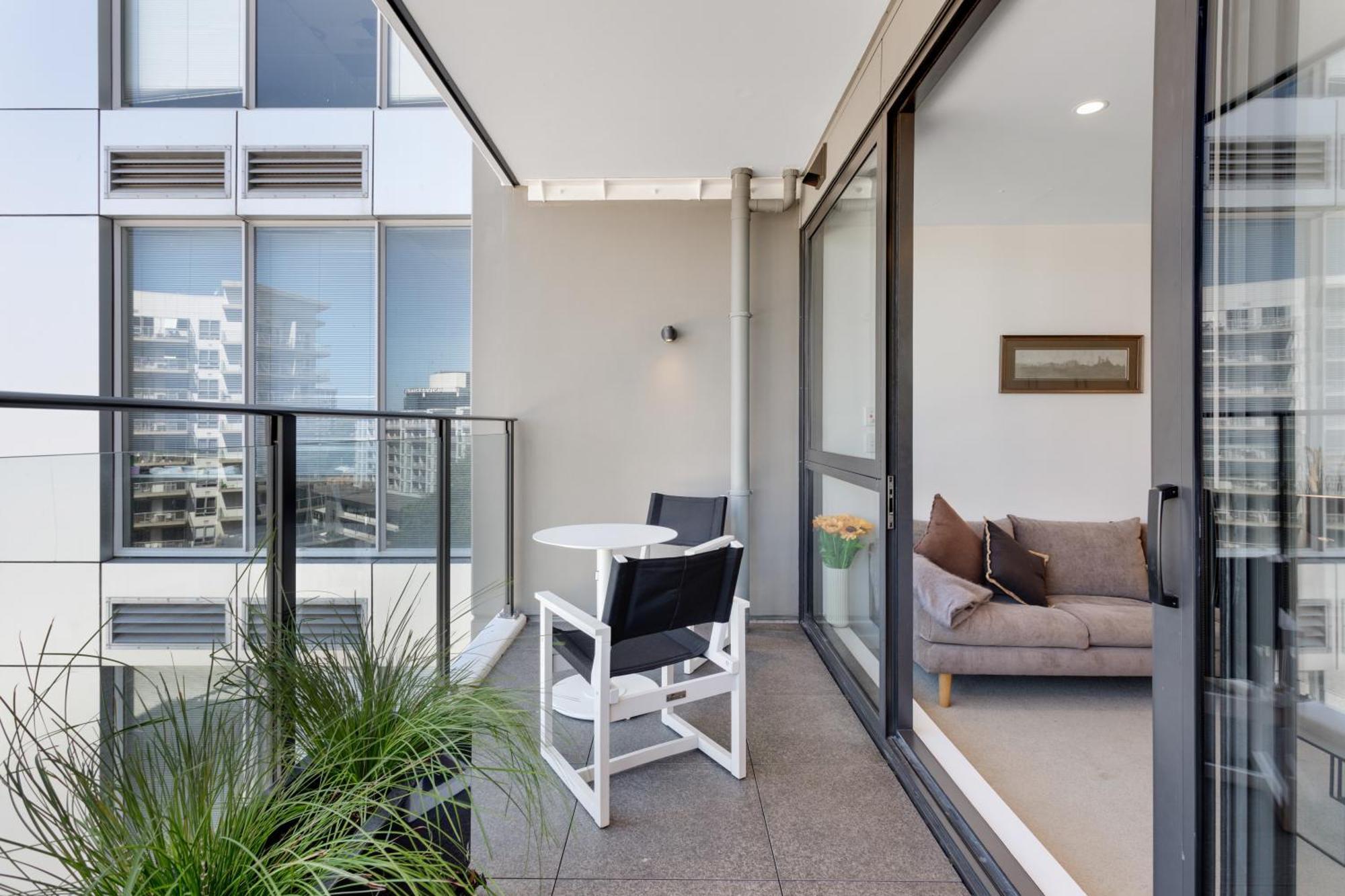 The Cityscape With Wi-fi And Balcony * Auckland
