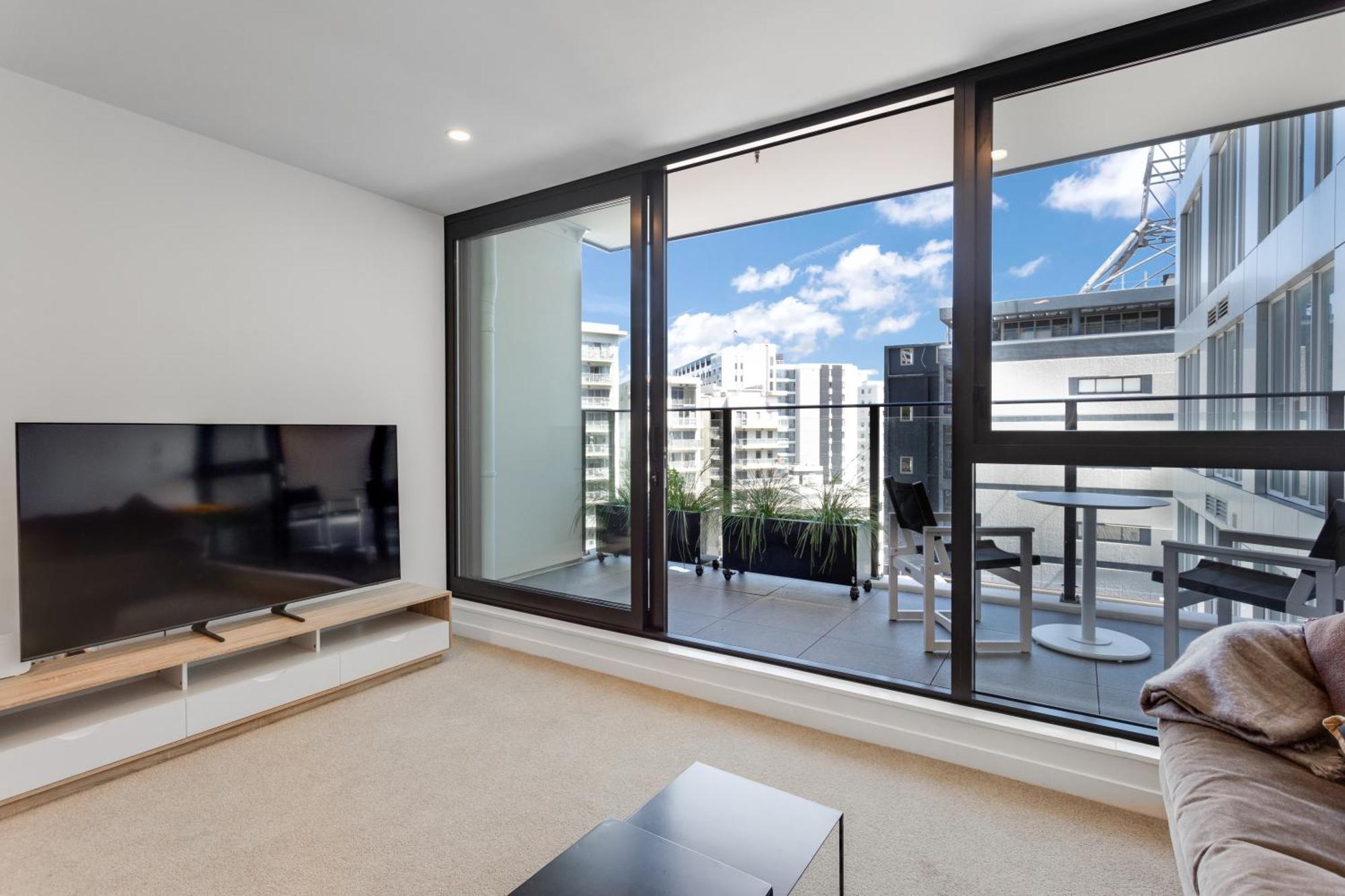 The Cityscape With Wi-fi And Balcony Apartment