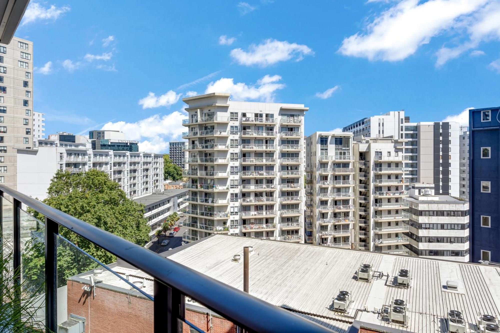 The Cityscape With Wi-fi And Balcony *