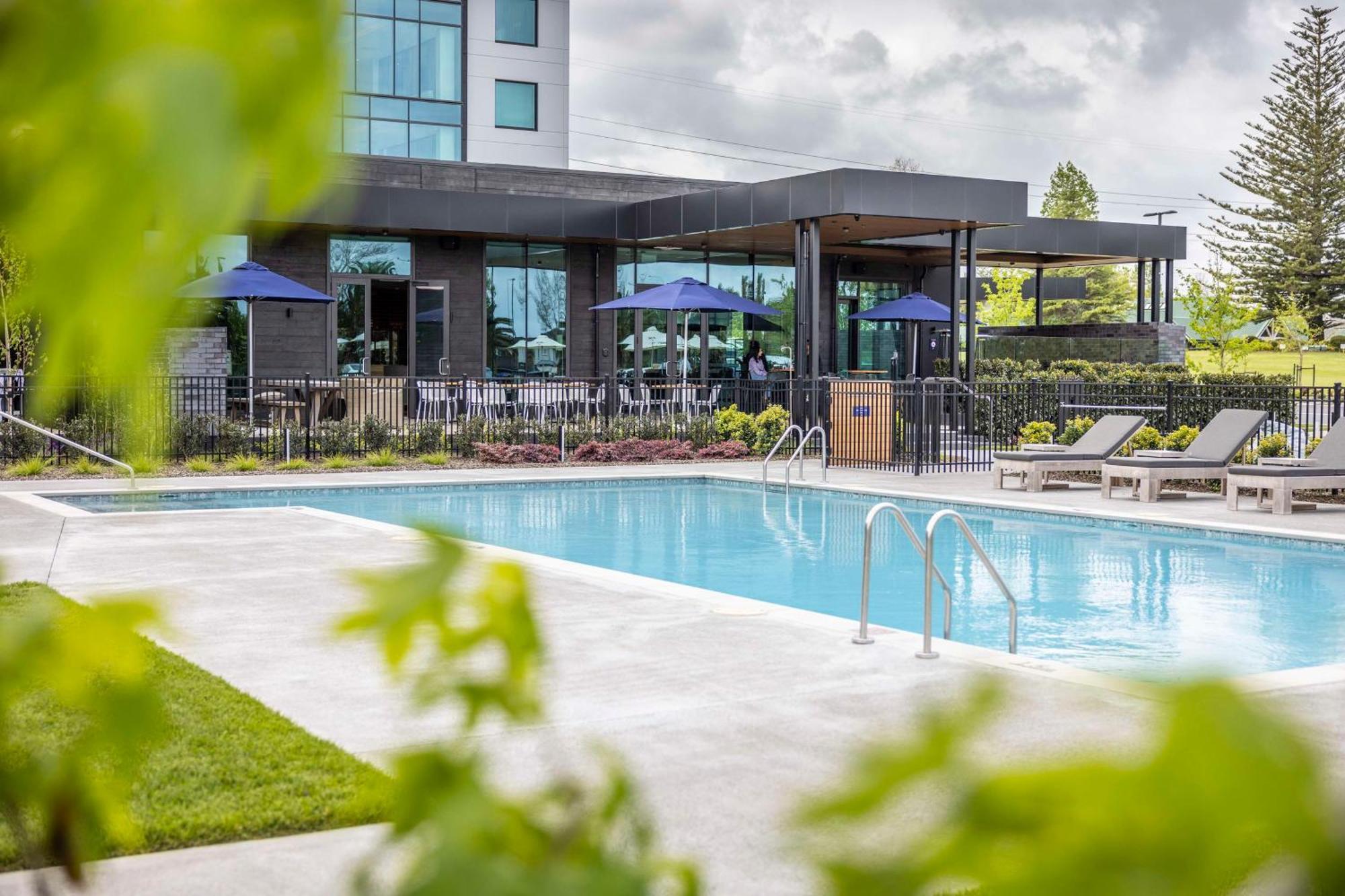 Doubletree By Hilton Karaka Hotel 4*