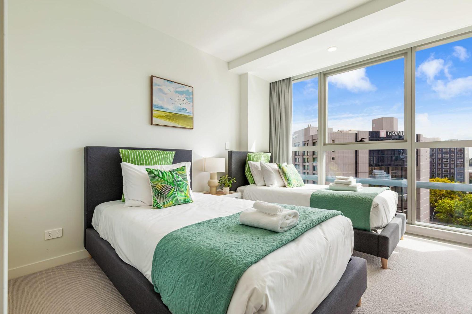 Brand New Luxe 3-bed In Aotea Square *